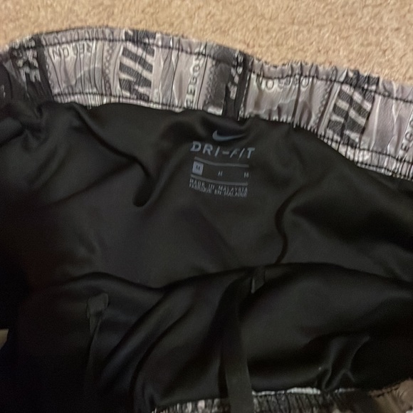 Nike dri-fit shorts size M - Picture 2 of 2